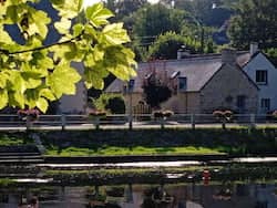 Gîte accommodation 10 metres from Blavet fishing spot